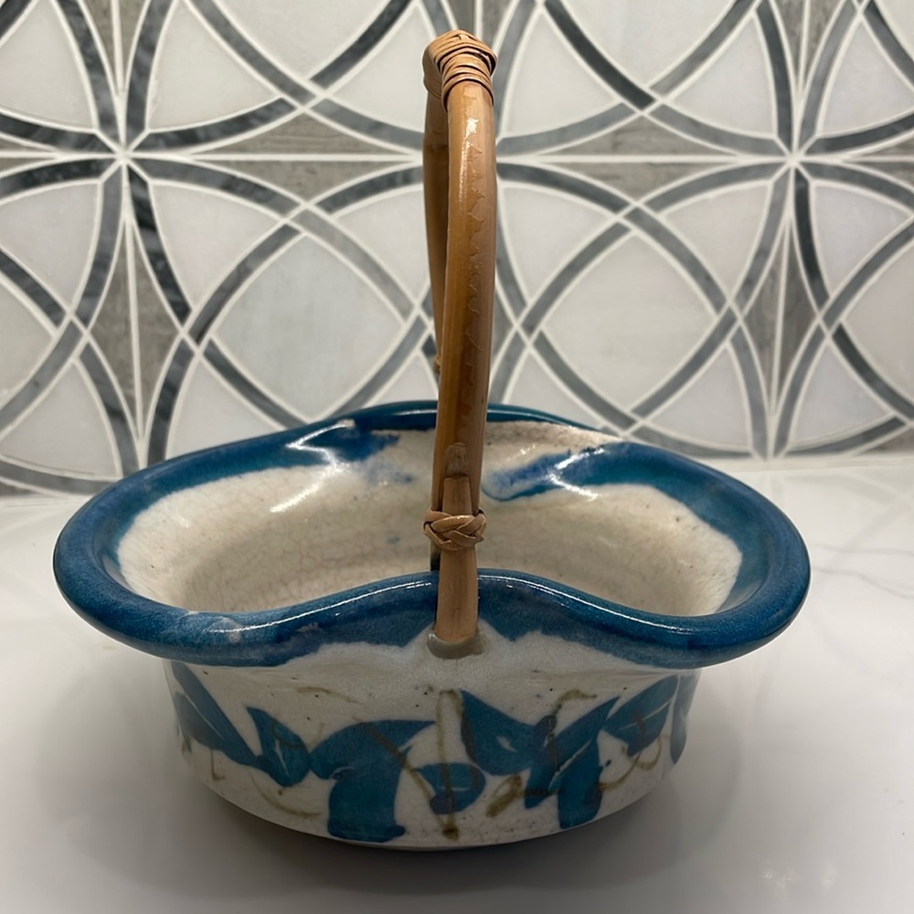Chatham Pottery Stoneware handled bowl by Gil Wilson signed